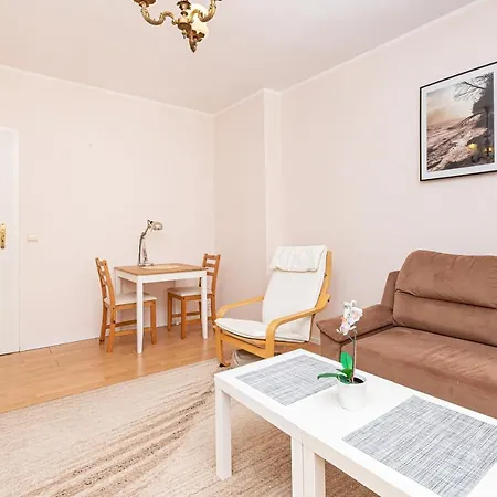 Górna By Renters Apartament *