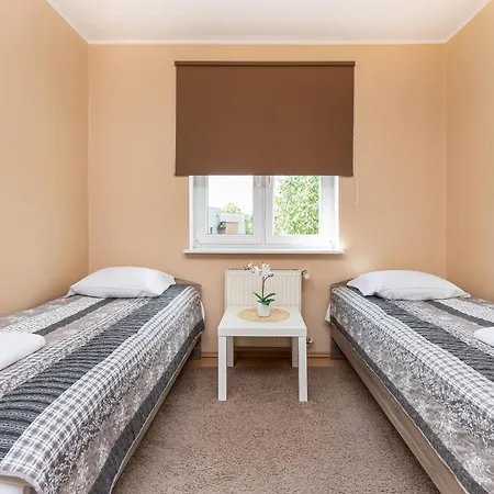 Górna By Renters Apartament *